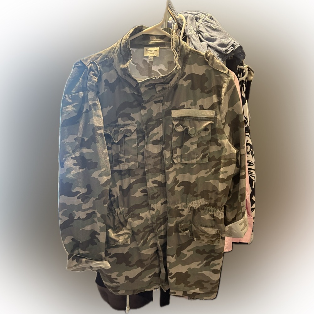 Boutique Hayden’s Los Angels Camouflage Jacket. Drawstring waist Size Small